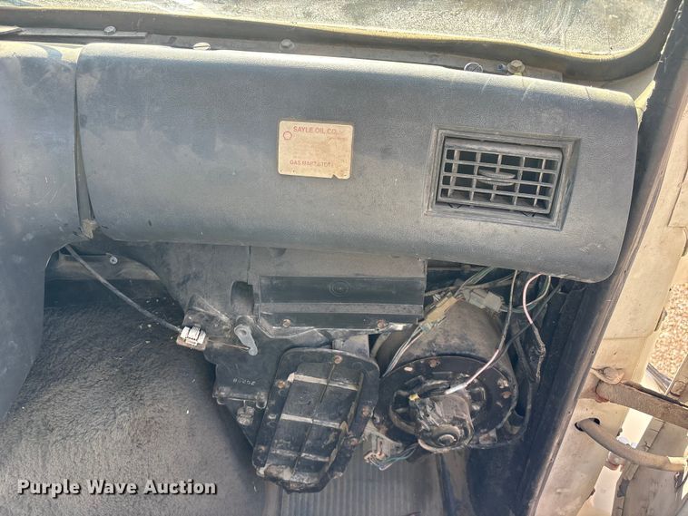 image for item ET4098 1993 Ford LTA9000 semi truck