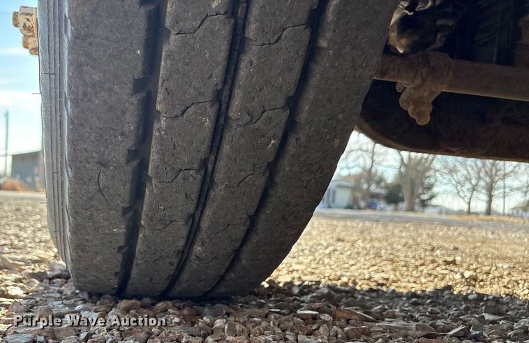 image for item ET4098 1993 Ford LTA9000 semi truck