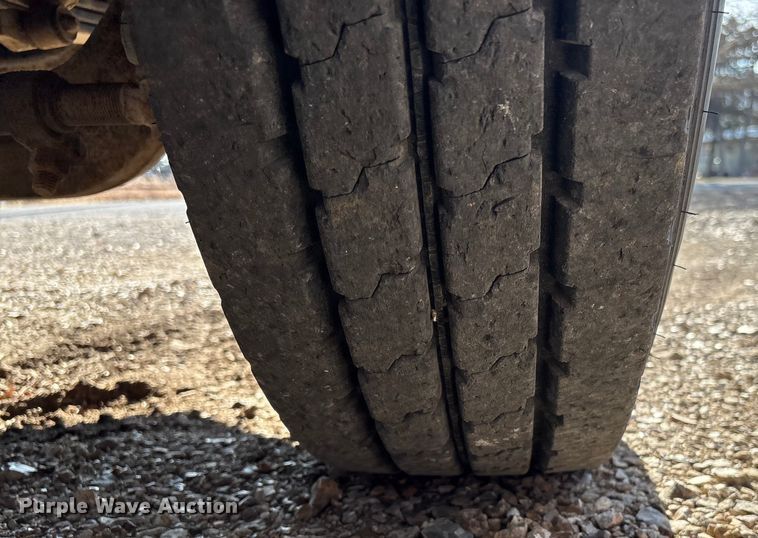 image for item ET4098 1993 Ford LTA9000 semi truck