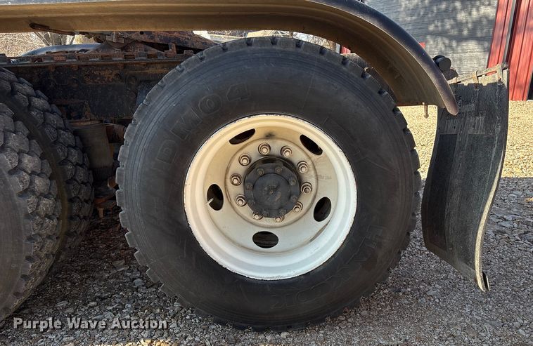 image for item ET4098 1993 Ford LTA9000 semi truck