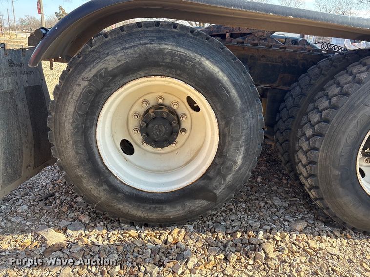 image for item ET4098 1993 Ford LTA9000 semi truck