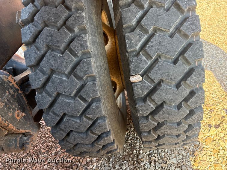 image for item ET4098 1993 Ford LTA9000 semi truck