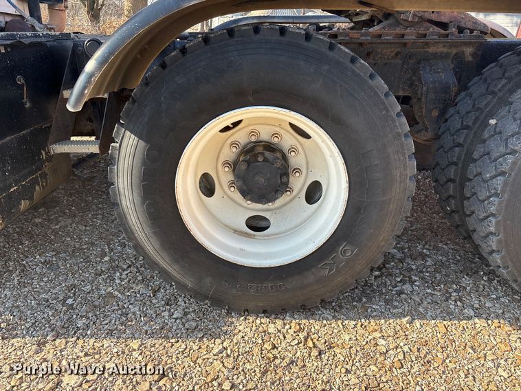 image for item ET4098 1993 Ford LTA9000 semi truck