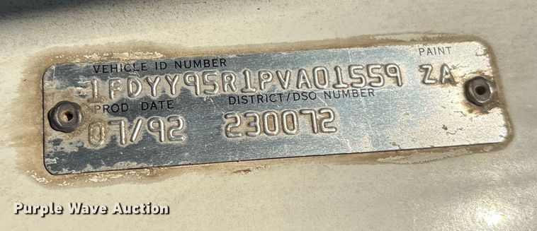 image for item ET4098 1993 Ford LTA9000 semi truck