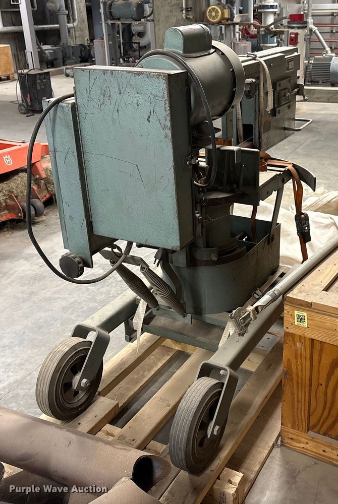 image for item ET4099 Ellis 1600 band saw