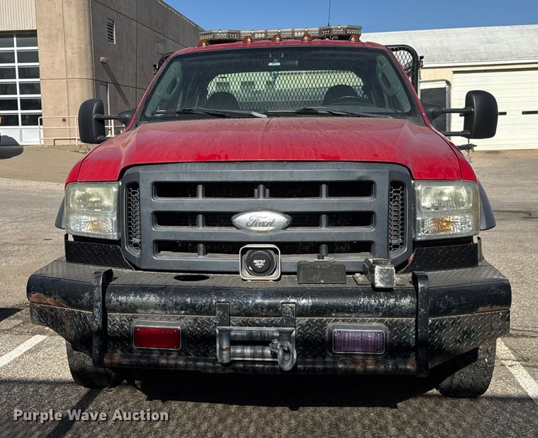 image for item ET4109 2007 Ford F550 Crew Cab flatbed pickup truck