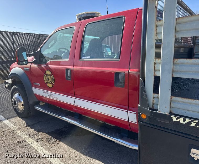 image for item ET4109 2007 Ford F550 Crew Cab flatbed pickup truck