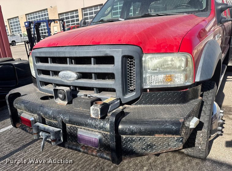 image for item ET4109 2007 Ford F550 Crew Cab flatbed pickup truck