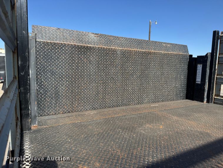 image for item ET4109 2007 Ford F550 Crew Cab flatbed pickup truck