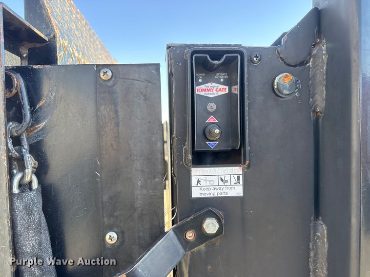 image for item ET4109 2007 Ford F550 Crew Cab flatbed pickup truck