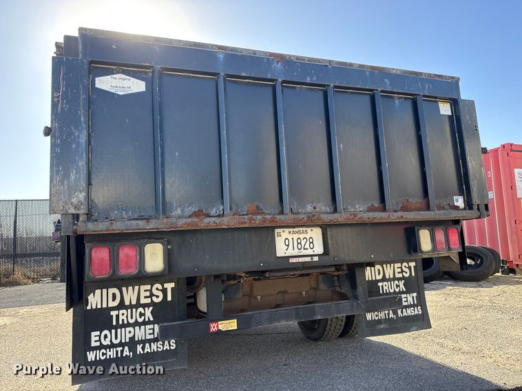 image for item ET4109 2007 Ford F550 Crew Cab flatbed pickup truck