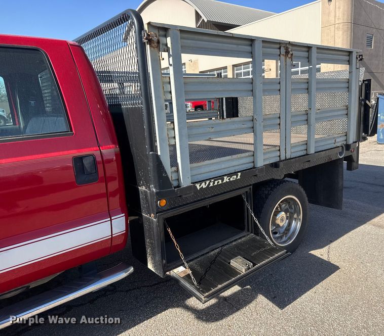 image for item ET4109 2007 Ford F550 Crew Cab flatbed pickup truck