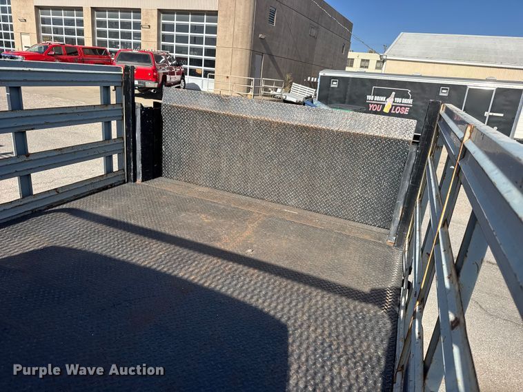 image for item ET4109 2007 Ford F550 Crew Cab flatbed pickup truck