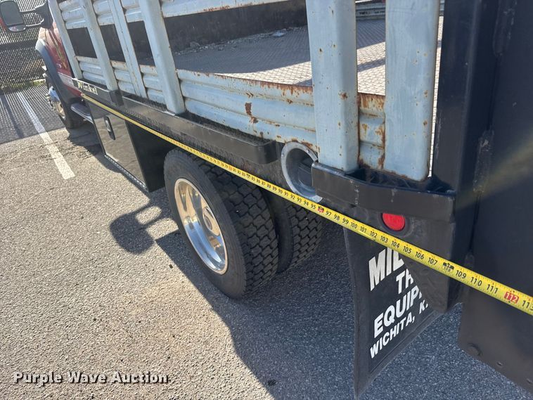 image for item ET4109 2007 Ford F550 Crew Cab flatbed pickup truck