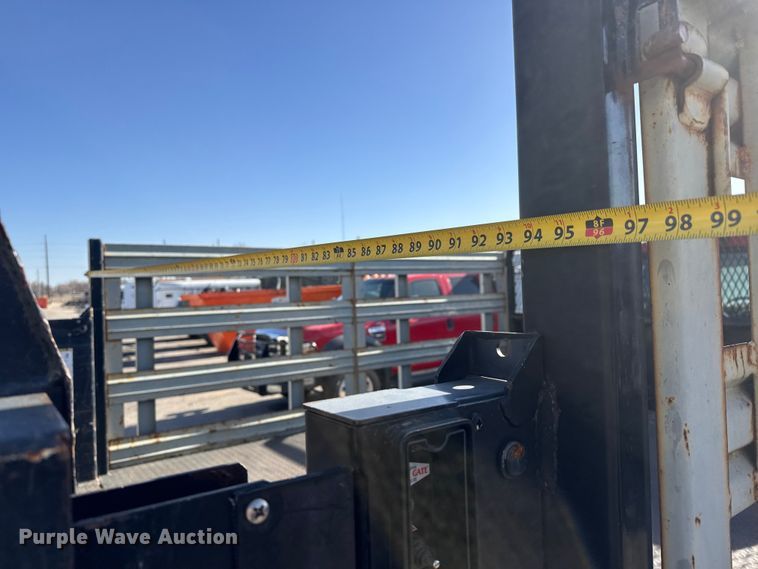 image for item ET4109 2007 Ford F550 Crew Cab flatbed pickup truck