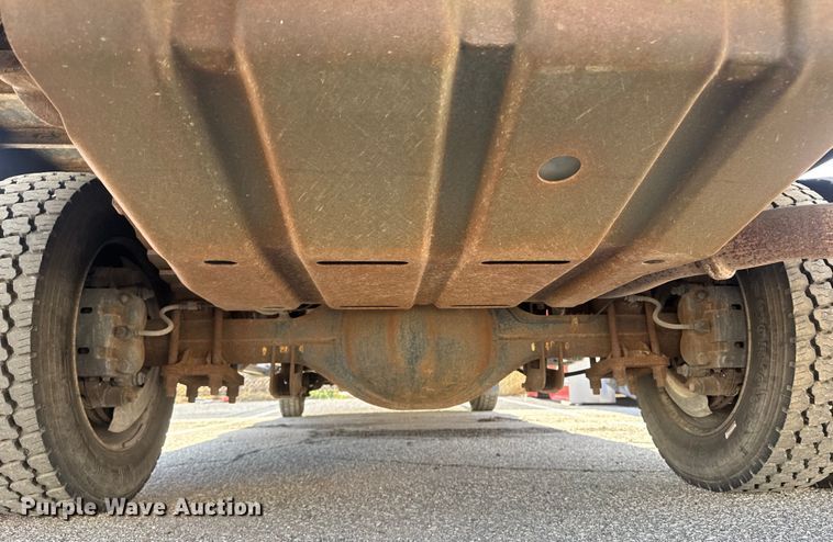 image for item ET4109 2007 Ford F550 Crew Cab flatbed pickup truck