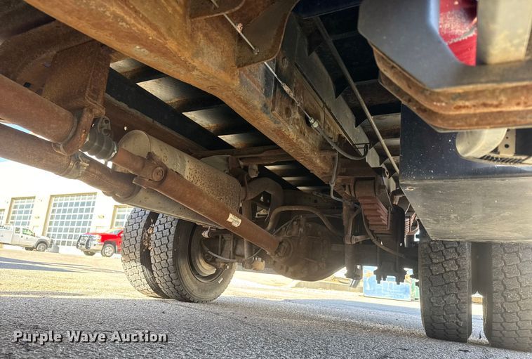 image for item ET4109 2007 Ford F550 Crew Cab flatbed pickup truck