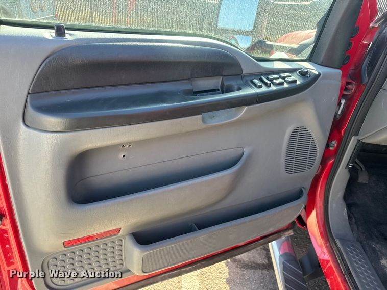 image for item ET4109 2007 Ford F550 Crew Cab flatbed pickup truck