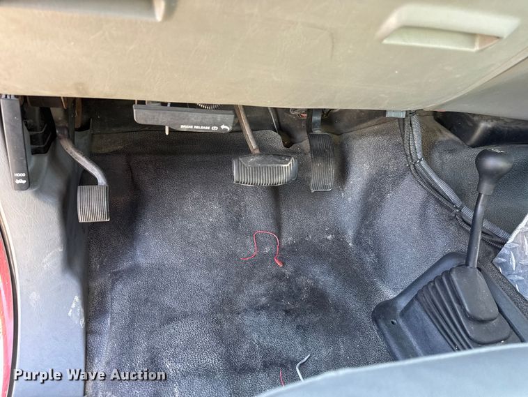 image for item ET4109 2007 Ford F550 Crew Cab flatbed pickup truck