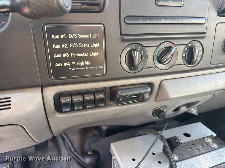 image for item ET4109 2007 Ford F550 Crew Cab flatbed pickup truck