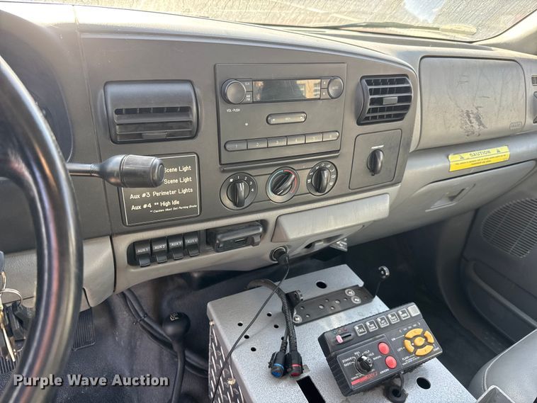 image for item ET4109 2007 Ford F550 Crew Cab flatbed pickup truck