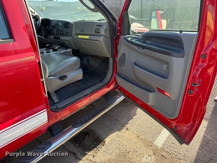 image for item ET4109 2007 Ford F550 Crew Cab flatbed pickup truck