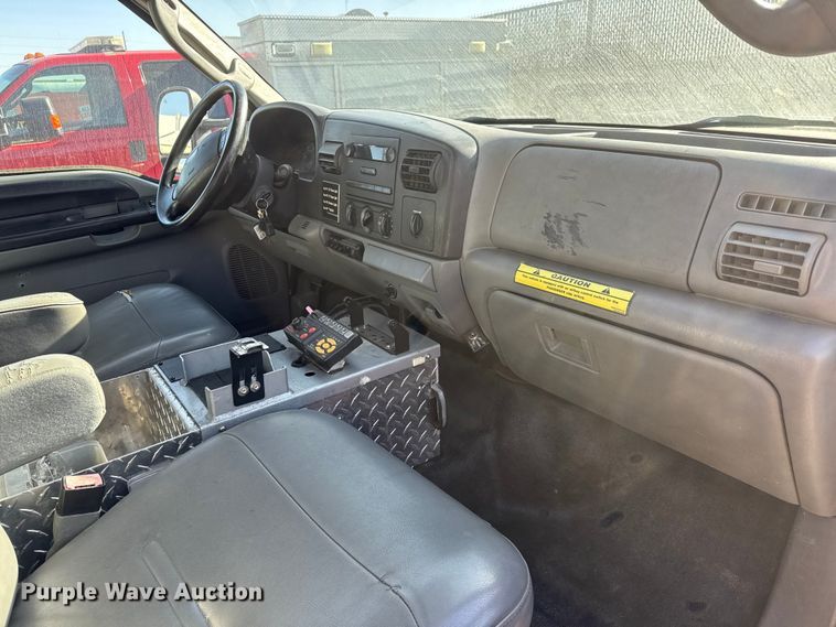 image for item ET4109 2007 Ford F550 Crew Cab flatbed pickup truck