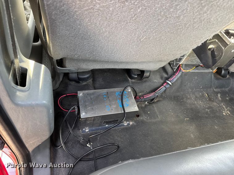 image for item ET4109 2007 Ford F550 Crew Cab flatbed pickup truck