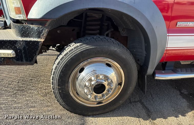 image for item ET4109 2007 Ford F550 Crew Cab flatbed pickup truck