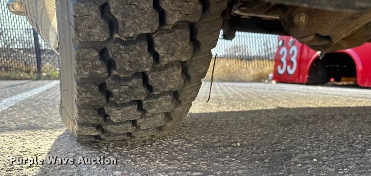 image for item ET4109 2007 Ford F550 Crew Cab flatbed pickup truck