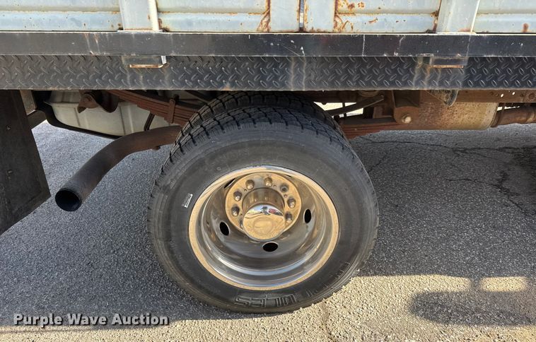 image for item ET4109 2007 Ford F550 Crew Cab flatbed pickup truck