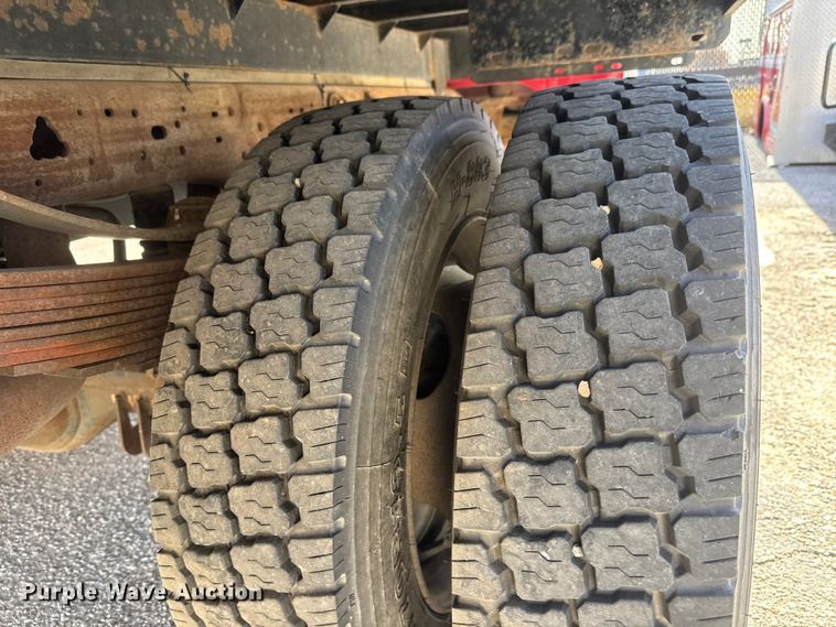 image for item ET4109 2007 Ford F550 Crew Cab flatbed pickup truck