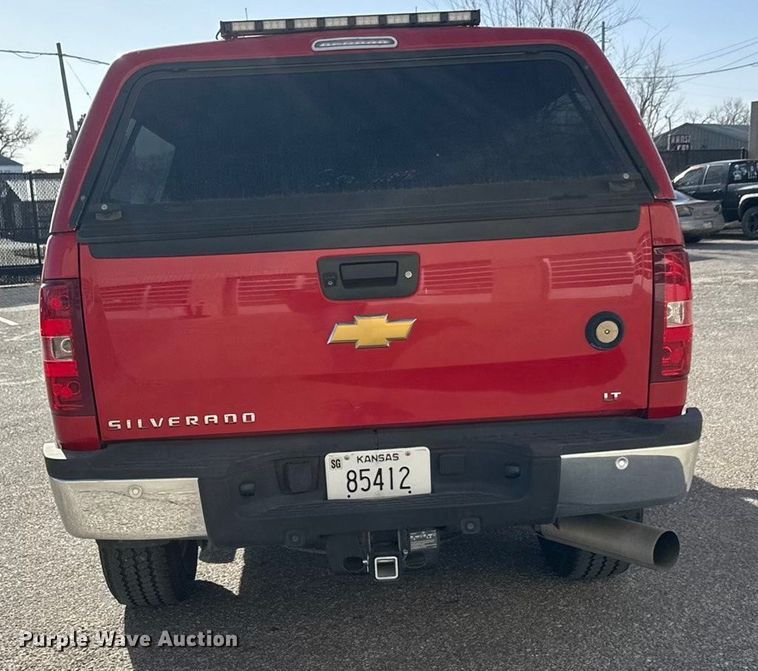 image for item ET4110 2013 Chevrolet Silverado 2500HD Crew Cab pickup truck