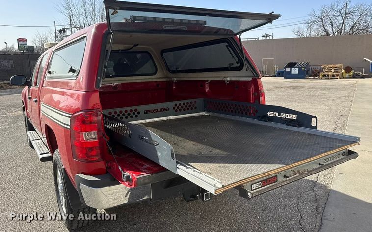 image for item ET4110 2013 Chevrolet Silverado 2500HD Crew Cab pickup truck