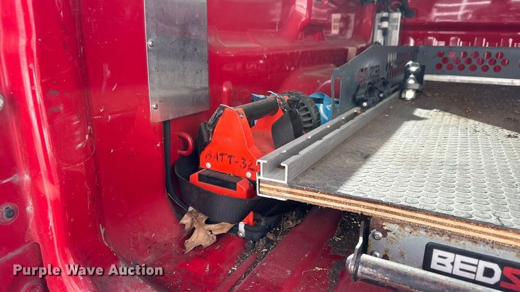 image for item ET4110 2013 Chevrolet Silverado 2500HD Crew Cab pickup truck