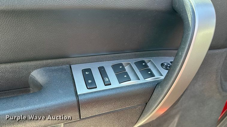 image for item ET4110 2013 Chevrolet Silverado 2500HD Crew Cab pickup truck