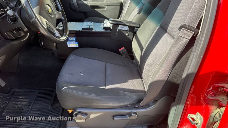 image for item ET4110 2013 Chevrolet Silverado 2500HD Crew Cab pickup truck