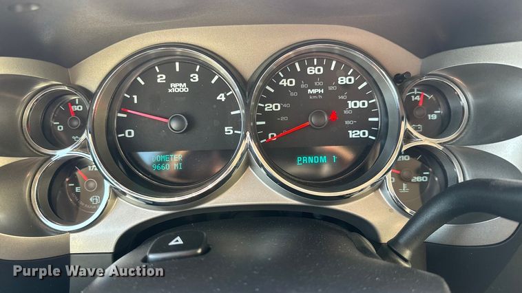 image for item ET4110 2013 Chevrolet Silverado 2500HD Crew Cab pickup truck