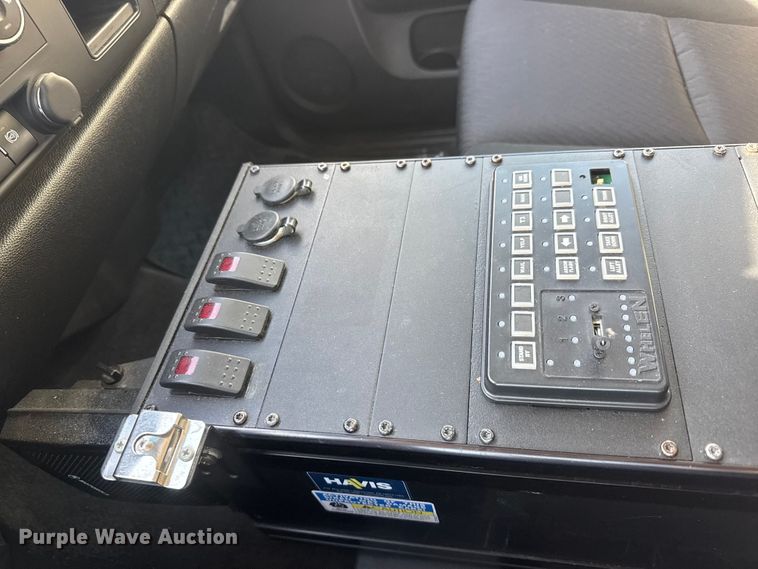 image for item ET4110 2013 Chevrolet Silverado 2500HD Crew Cab pickup truck