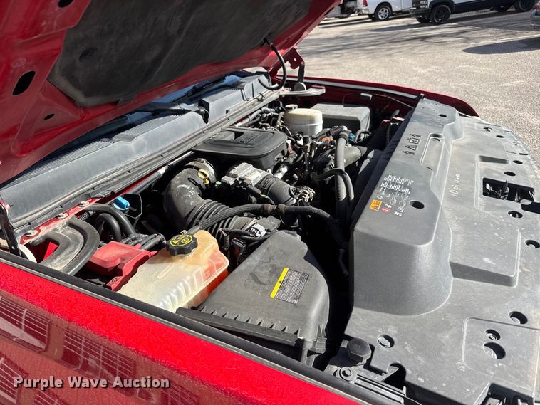 image for item ET4110 2013 Chevrolet Silverado 2500HD Crew Cab pickup truck