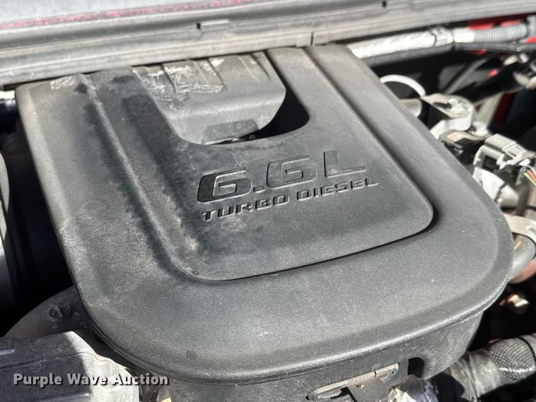 image for item ET4110 2013 Chevrolet Silverado 2500HD Crew Cab pickup truck