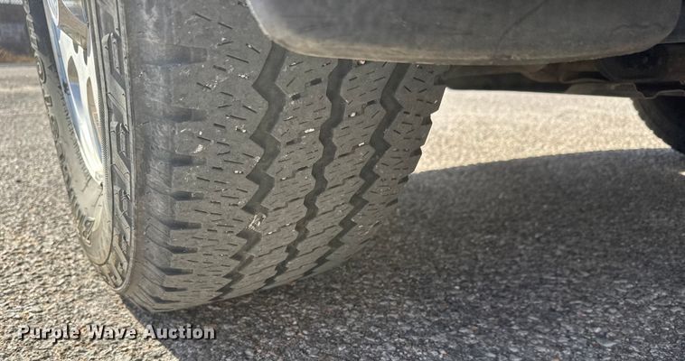 image for item ET4110 2013 Chevrolet Silverado 2500HD Crew Cab pickup truck