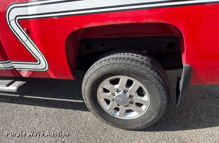 image for item ET4110 2013 Chevrolet Silverado 2500HD Crew Cab pickup truck