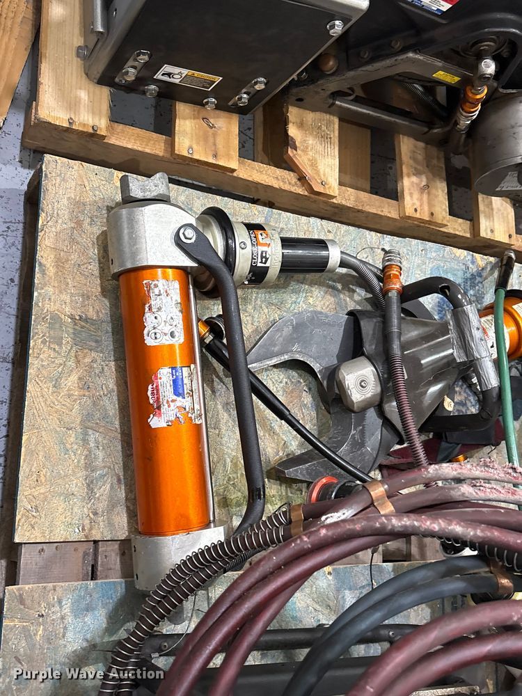 image for item ET4111 Jaws of life equipment
