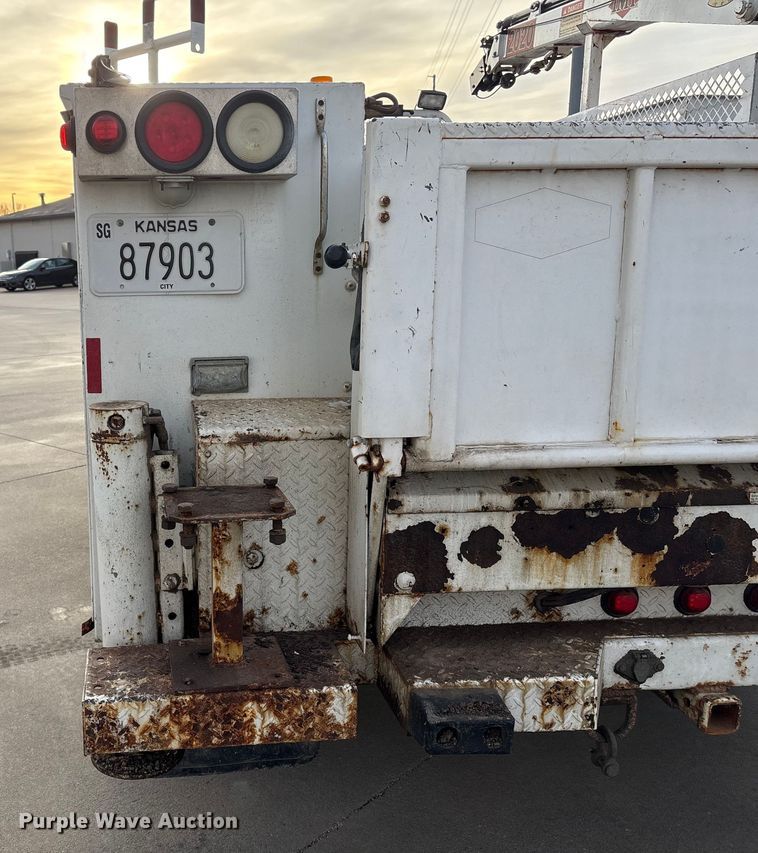 image for item ET4112 2008 Ford F550 utility / service truck