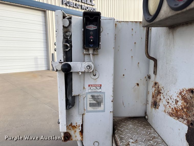 image for item ET4112 2008 Ford F550 utility / service truck