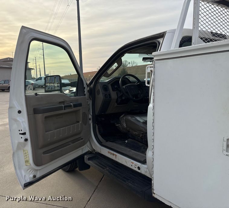 image for item ET4112 2008 Ford F550 utility / service truck