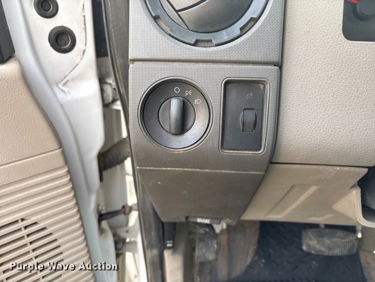 image for item ET4112 2008 Ford F550 utility / service truck