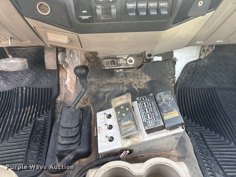 image for item ET4112 2008 Ford F550 utility / service truck