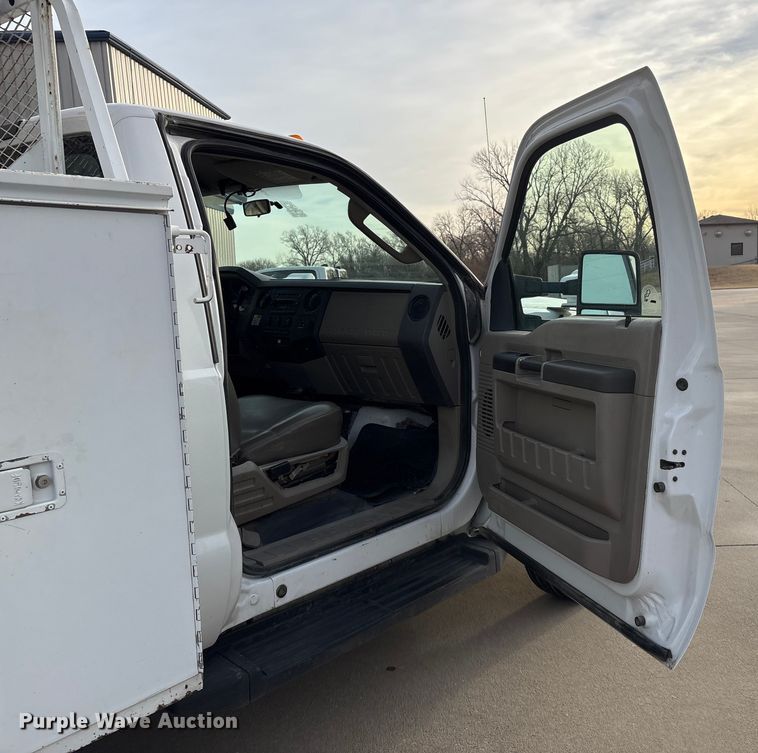 image for item ET4112 2008 Ford F550 utility / service truck